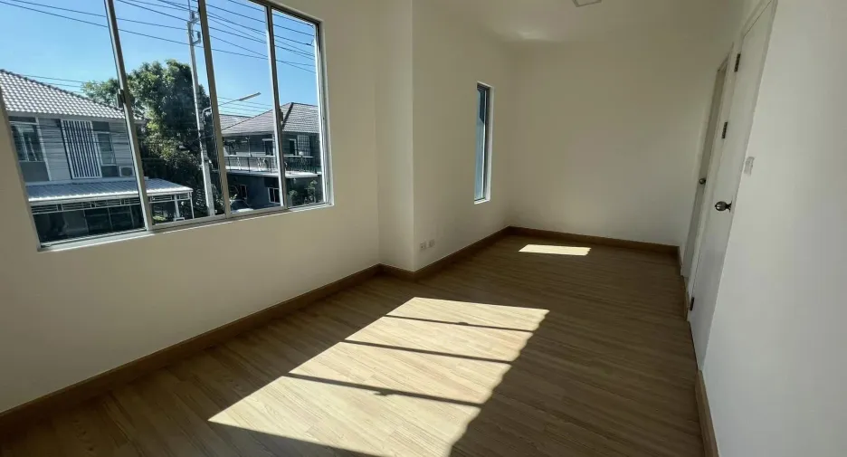 Reihenhaus zur Miete mit 3 Zimmer in Phutthamonthon, Nakhon Pathom