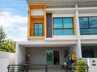 Продажа 4 спальни таунхаус в Mueang Chachoengsao, Чаченгсау