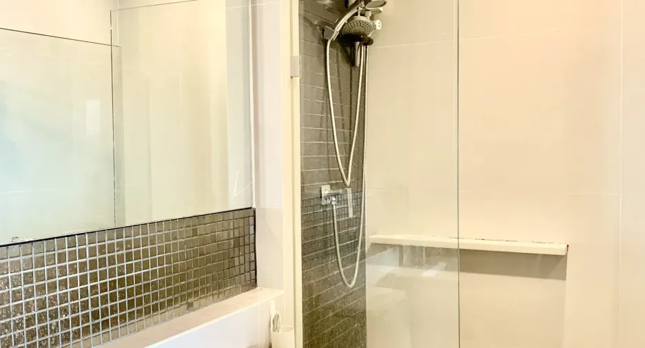 For sale 2 ベッドルーム condo in Phra Khanong, Bangkok