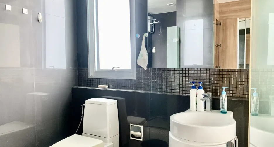 For sale 2 ベッドルーム condo in Phra Khanong, Bangkok
