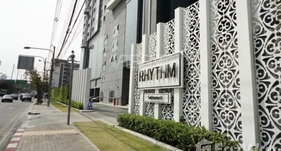 For sale 2 ベッドルーム condo in Phra Khanong, Bangkok