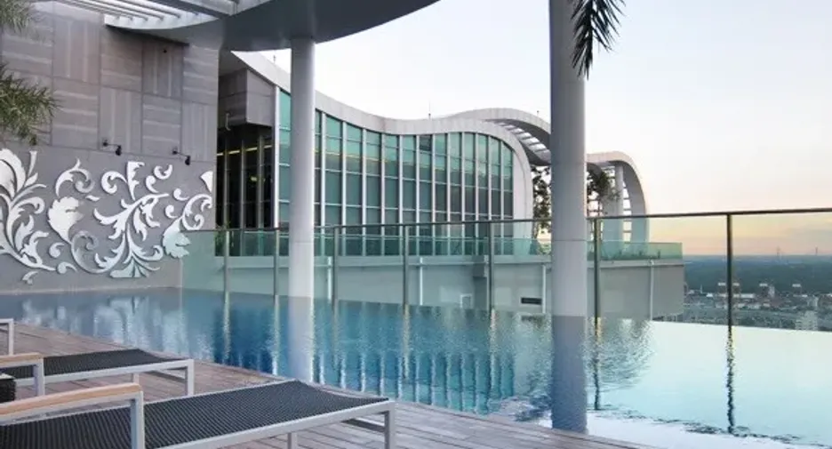 For sale 2 ベッドルーム condo in Phra Khanong, Bangkok