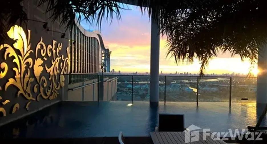 For sale 2 ベッドルーム condo in Phra Khanong, Bangkok