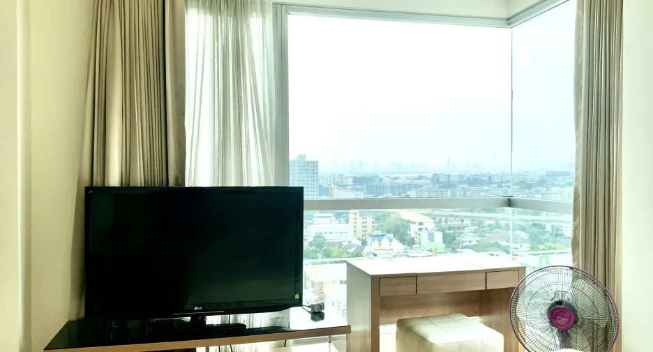 For sale 2 ベッドルーム condo in Phra Khanong, Bangkok