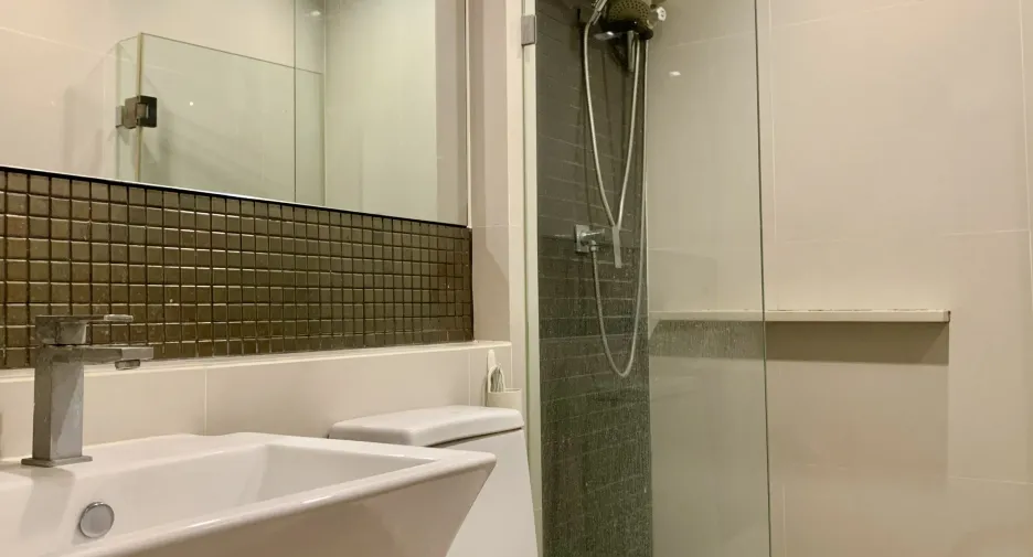 For sale 2 ベッドルーム condo in Phra Khanong, Bangkok