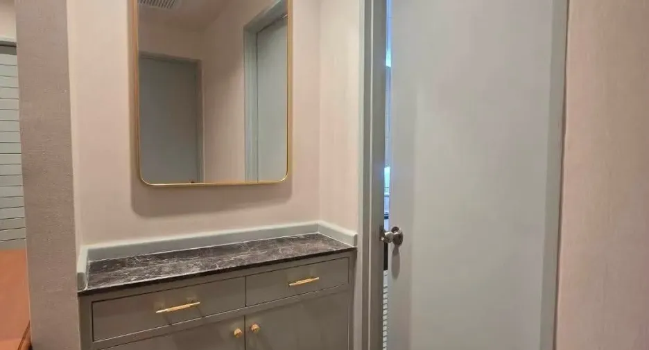 For rent 1 bed condo in Khlong San, Bangkok