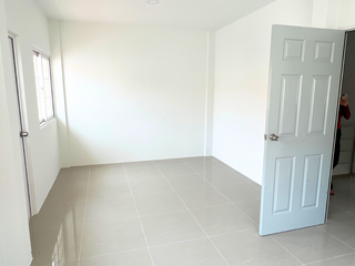 Reihenhaus zum Kauf mit 4 Zimmer in Mueang Samut Prakan, Samut Prakan