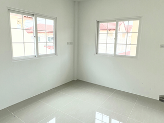 Reihenhaus zum Kauf mit 4 Zimmer in Mueang Samut Prakan, Samut Prakan