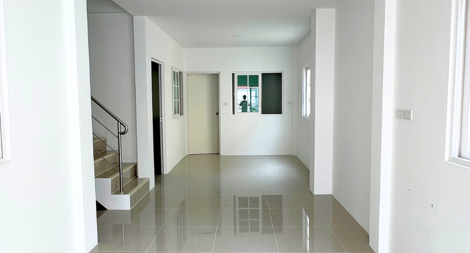 Reihenhaus zum Kauf mit 4 Zimmer in Mueang Samut Prakan, Samut Prakan