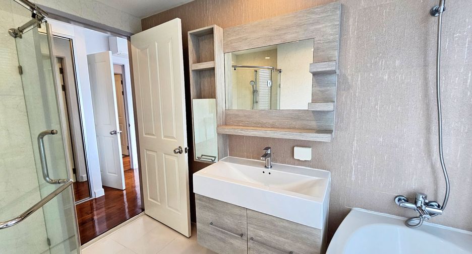 For sale and for rent 2 bedrooms condo in Watthana, Bangkok