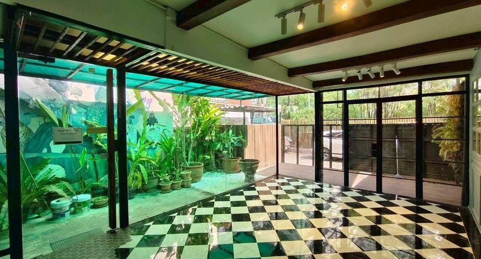 For rent 4 ベッドルーム office in Sathon, Bangkok