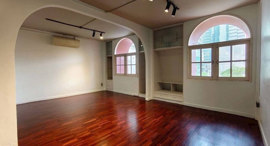 For rent 4 ベッドルーム office in Sathon, Bangkok