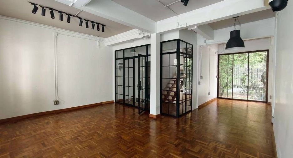 For rent 4 ベッドルーム office in Sathon, Bangkok