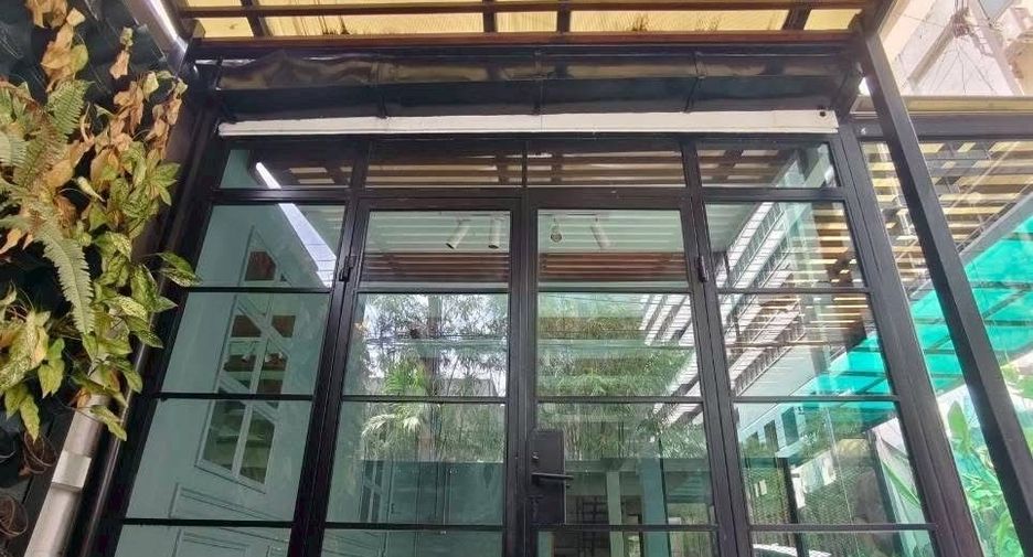 For rent 4 ベッドルーム office in Sathon, Bangkok