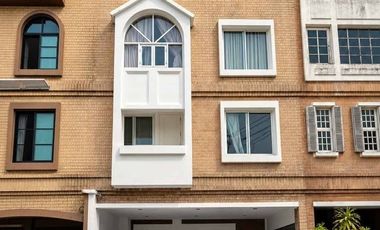 Casa adosada en venta de 3 habitaciones en Yan Nawa, Bangkok