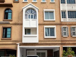 Casa adosada en venta de 3 habitaciones en Yan Nawa, Bangkok