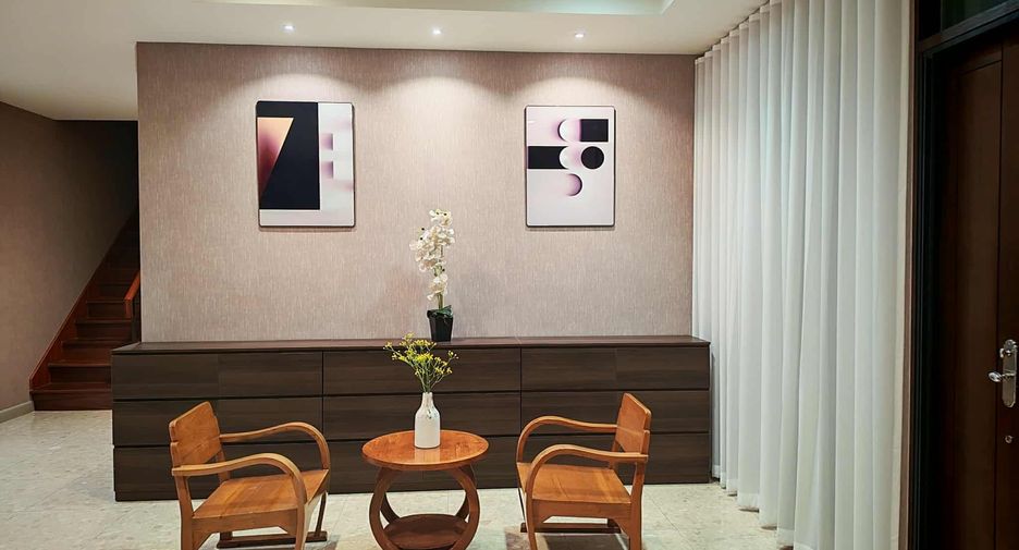 Haus zur Miete mit 5 Zimmer in Bang Bon, Bangkok