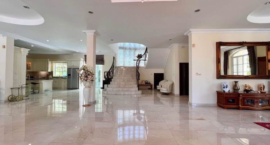 For sale 4 bedrooms villa in Bang Lamung, Chonburi