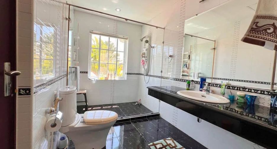For sale 4 bedrooms villa in Bang Lamung, Chonburi