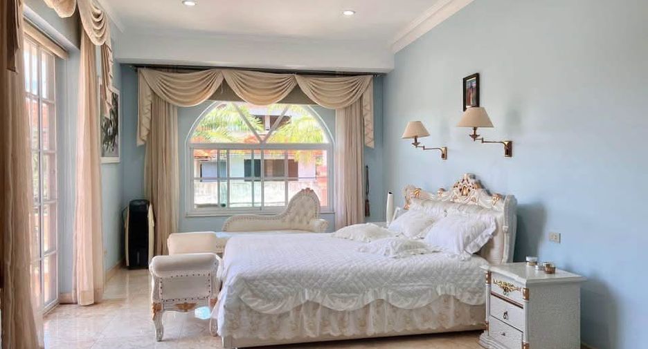 For sale 4 bedrooms villa in Bang Lamung, Chonburi