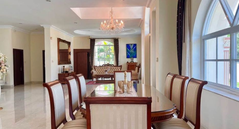 For sale 4 bedrooms villa in Bang Lamung, Chonburi