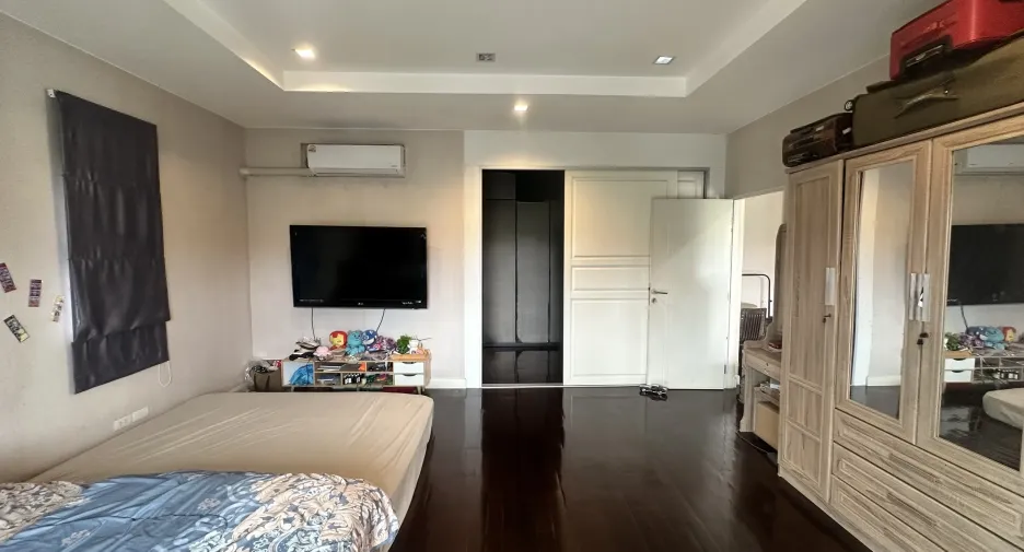 For sale 5 bedrooms house in Pak Kret, Nonthaburi