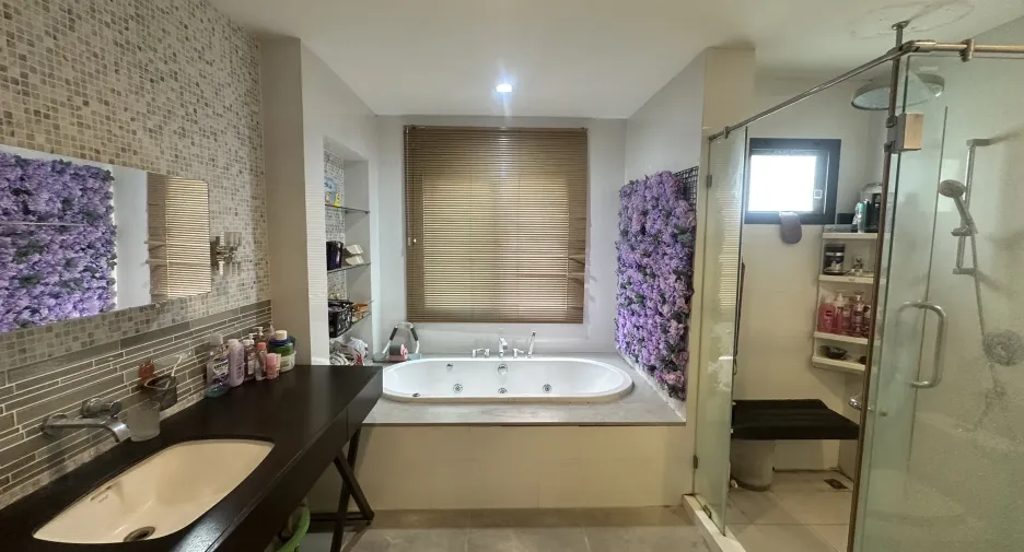For sale 5 bedrooms house in Pak Kret, Nonthaburi