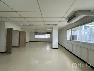 For rent office in Pathum Wan, Bangkok