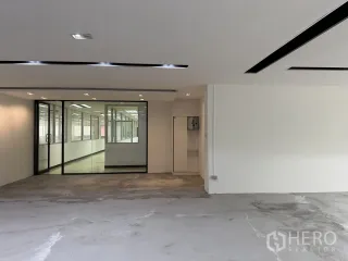 For rent office in Pathum Wan, Bangkok