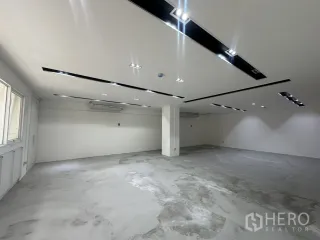For rent office in Pathum Wan, Bangkok