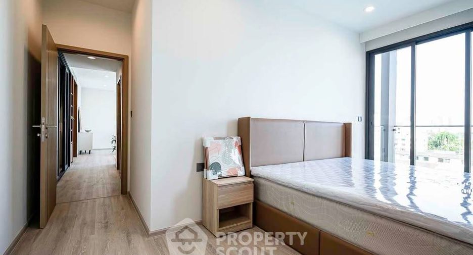 For rent 2 bedrooms condo in Huai Khwang, Bangkok