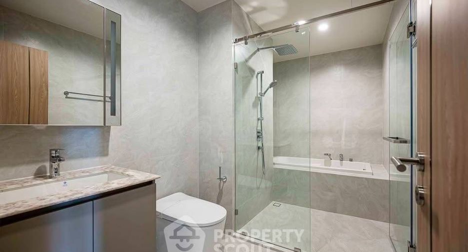 For rent 2 bedrooms condo in Huai Khwang, Bangkok