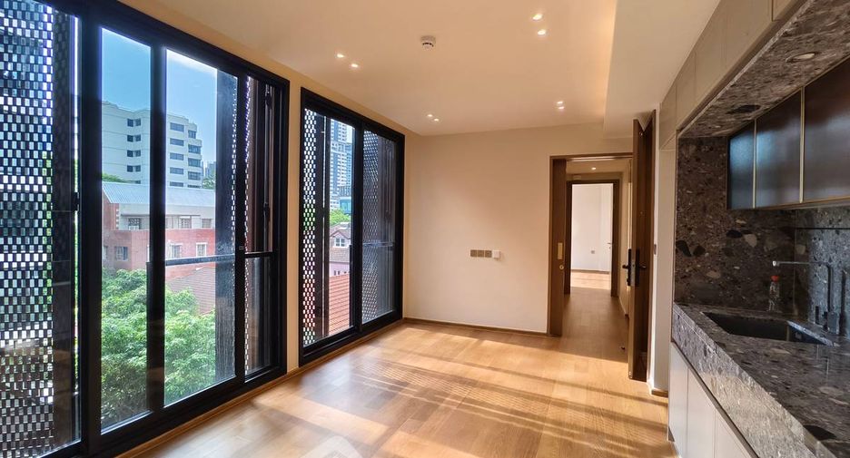 For sale 1 bed condo in Khlong Toei, Bangkok