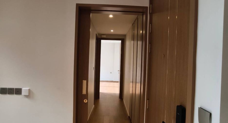 For sale 1 bed condo in Khlong Toei, Bangkok