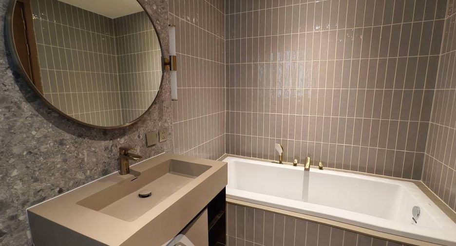 For sale 1 bed condo in Khlong Toei, Bangkok