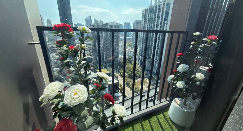 For sale 2 bedrooms condo in Huai Khwang, Bangkok