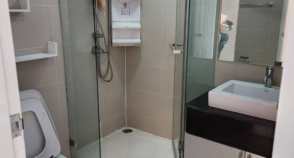 For rent そして for sale 2 ベッドルーム condo in Huai Khwang, Bangkok
