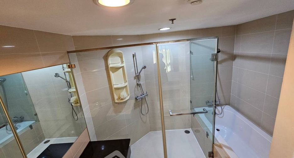 For rent そして for sale 2 ベッドルーム condo in Huai Khwang, Bangkok