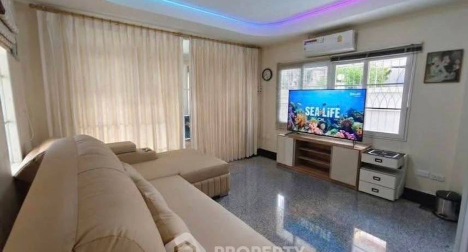 Villa en alquiler y en venta de 3 habitaciones en Bang Lamung, Chonburi