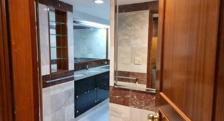 For sale and for rent 3 bedrooms condo in Khlong Toei, Bangkok