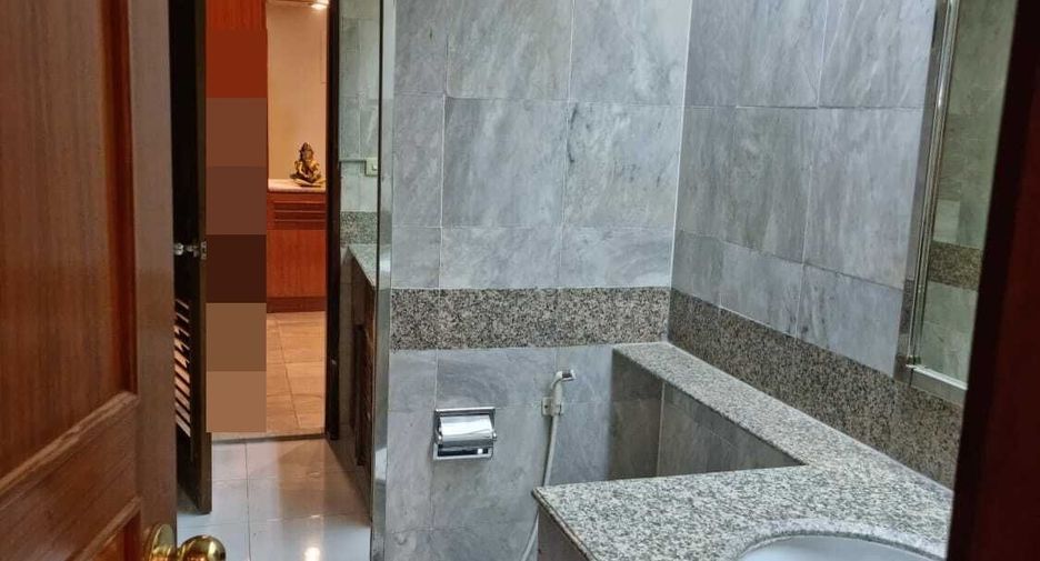 For sale and for rent 3 bedrooms condo in Khlong Toei, Bangkok
