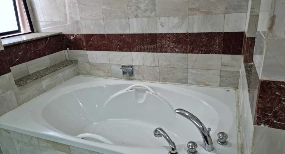 For sale and for rent 3 bedrooms condo in Khlong Toei, Bangkok