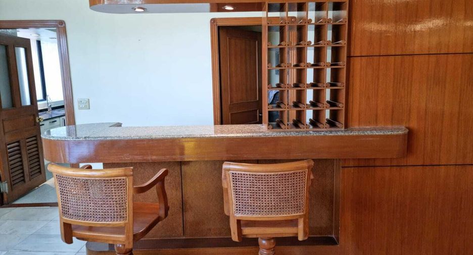 For sale and for rent 3 bedrooms condo in Khlong Toei, Bangkok