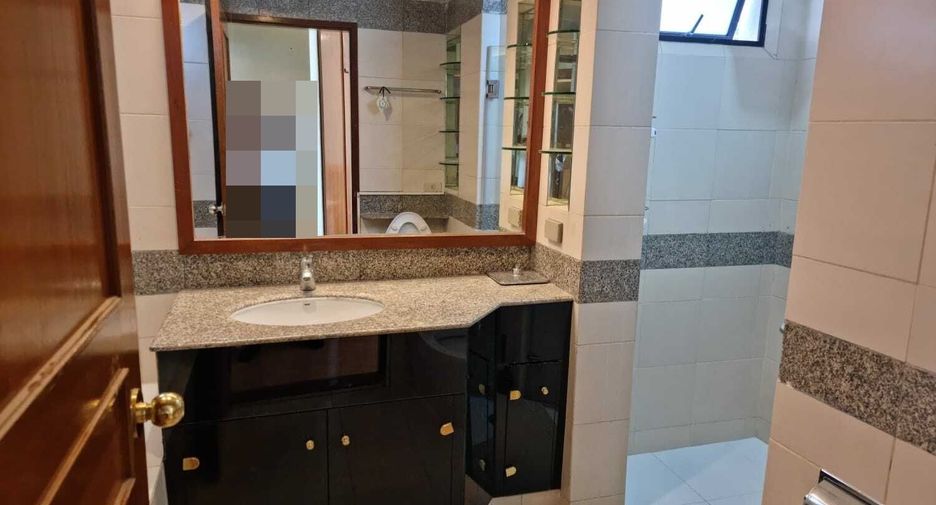 For sale and for rent 3 bedrooms condo in Khlong Toei, Bangkok