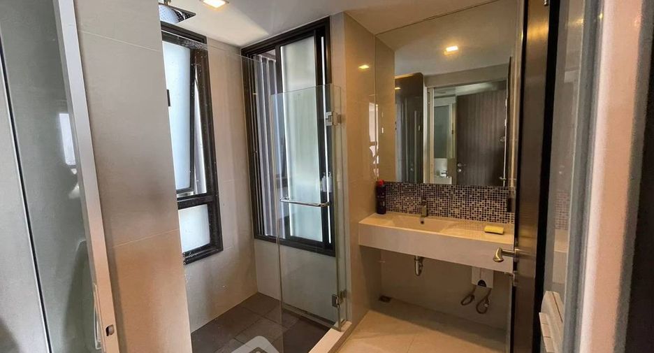 For sale 2 bedrooms condo in Khlong Toei, Bangkok
