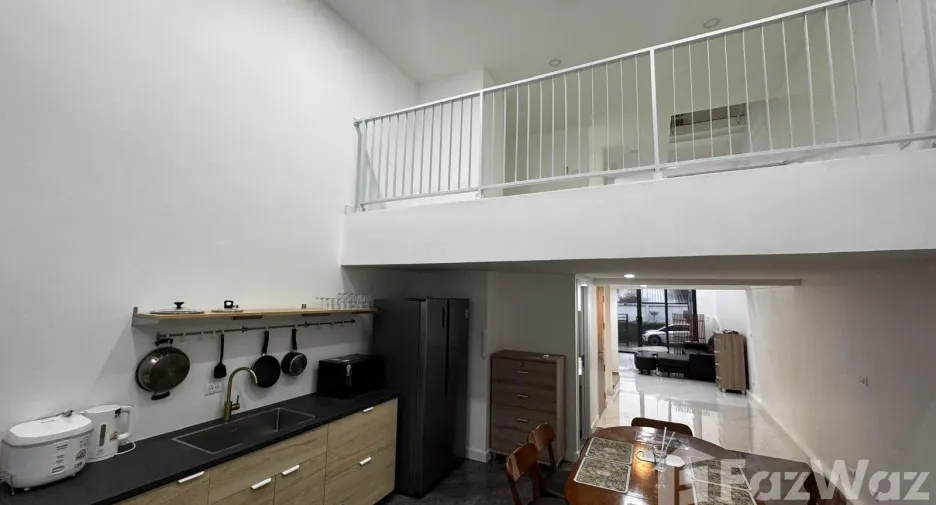 For sale and for rent 4 bedrooms townhouse in Saphan Sung, Bangkok