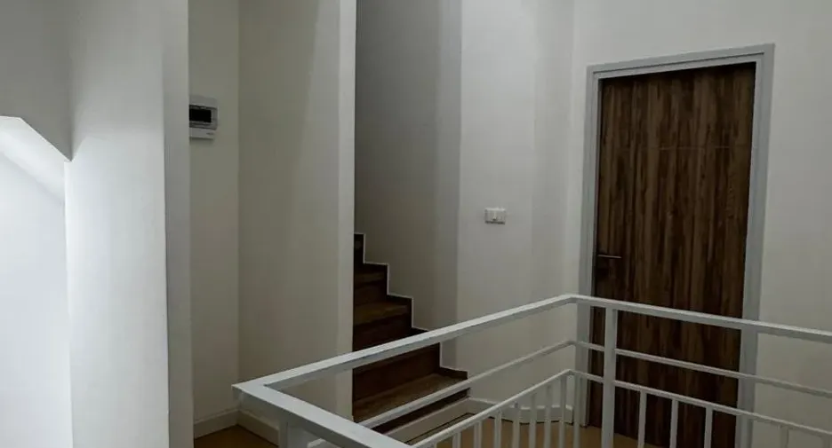 For sale and for rent 4 bedrooms townhouse in Saphan Sung, Bangkok