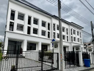 For sale and for rent 4 bedrooms townhouse in Saphan Sung, Bangkok