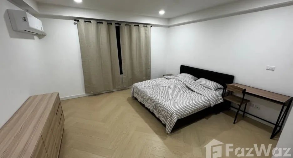 For sale and for rent 4 bedrooms townhouse in Saphan Sung, Bangkok
