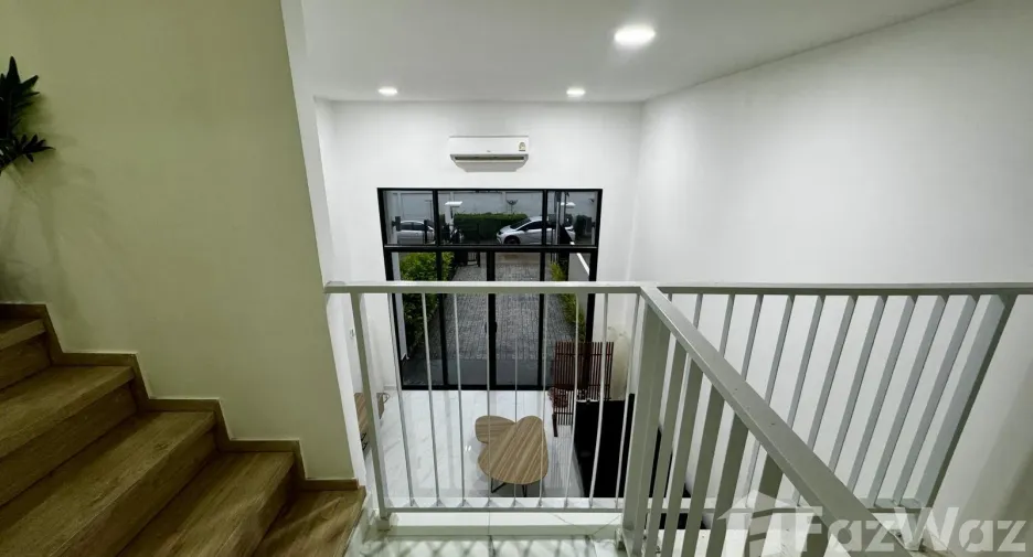 For sale and for rent 4 bedrooms townhouse in Saphan Sung, Bangkok